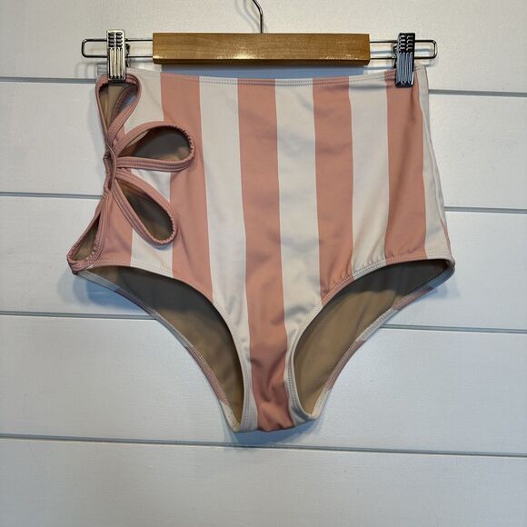 Kortni Jeane Swimsuit Small Medium Pink Black White Cut Out Flower Skirt Top - Picture 9 of 16